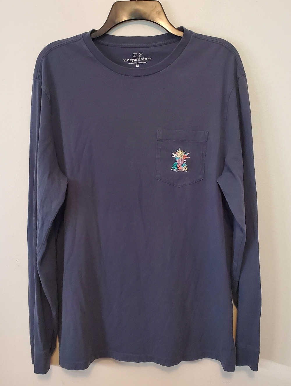 Vineyard Vines long sleeve pineapple tee Size Medium